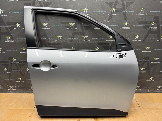 Пассажирская передняя дверь 67001K2011 TOYOTA