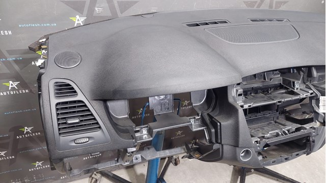 681002890R RENAULT Торпедо купить в Ужгород