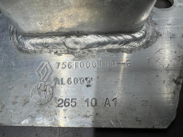 756100011R Панель багажного отсека задняя купить Ужгород