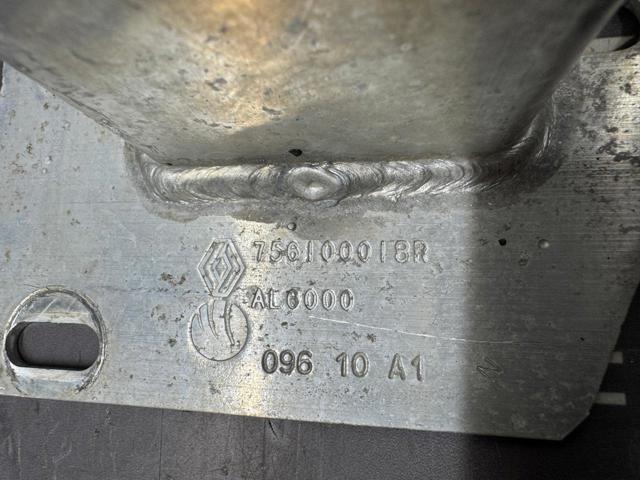 756100018R Усилитель бампера заднего купить Тернополь