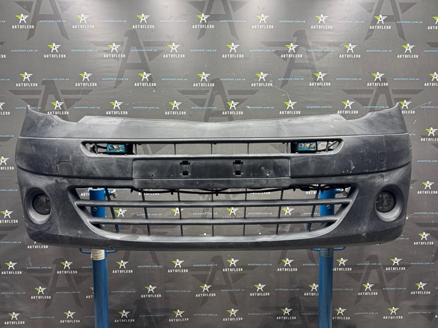 Бампер на авто 7701478129 RENAULT