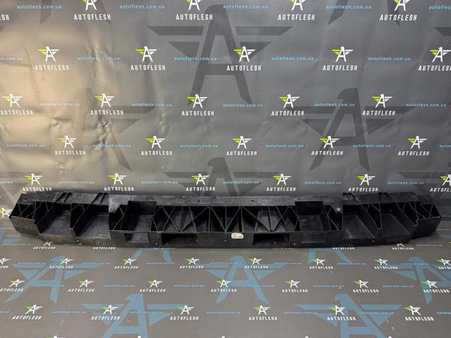 Кронштейн бампера заднего, центральный 7C0807305D VAG