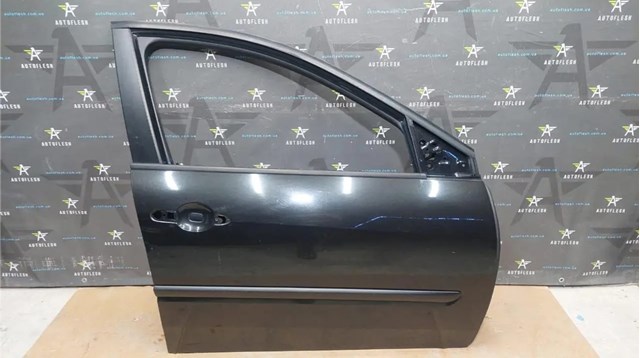 Пассажирская передняя дверь 801000025R RENAULT