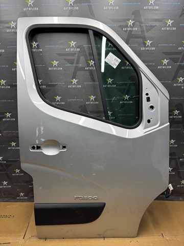 Пассажирская передняя дверь 801001658R RENAULT