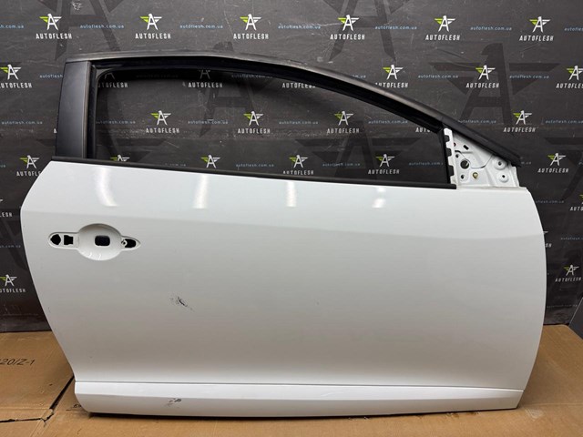 Пассажирская передняя дверь 801002508R RENAULT