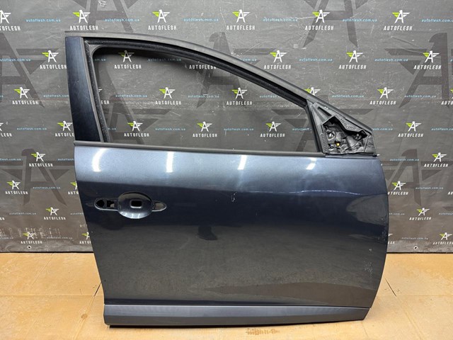Пассажирская передняя дверь 801003028R RENAULT