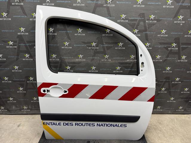 Пассажирская передняя дверь 801004113R RENAULT