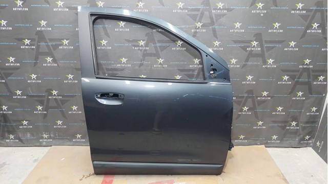 Пассажирская передняя дверь 801009178R RENAULT