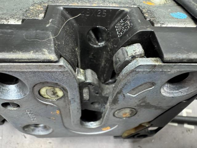 805020001R RENAULT Замок передней правой двери купить в Полтава