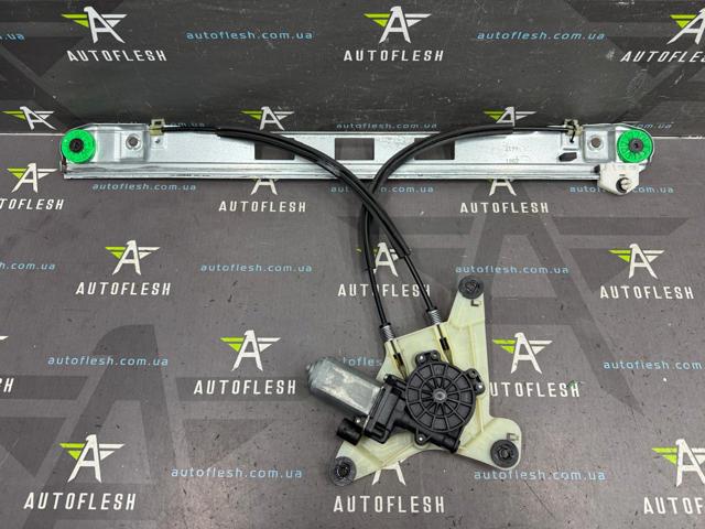 Механизм стеклоподъемника двери передней, правой 807200008R RENAULT