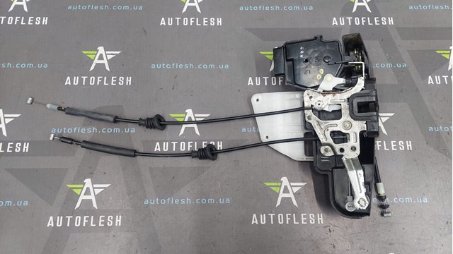 Замок двери водителя 813101D010 HYUNDAI