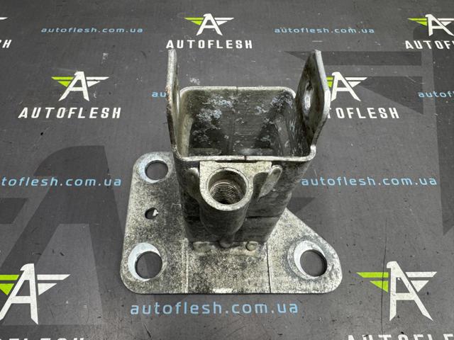 8200011107 RENAULT Кронштейн усилителя переднего бампера купить в Харьков
