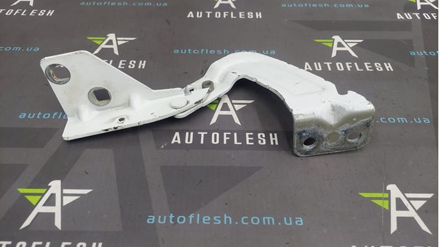 Завеса капота правая 8200153071 RENAULT