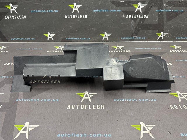 Воздуховод/дефлектор радиатора, правый 8200158149 RENAULT