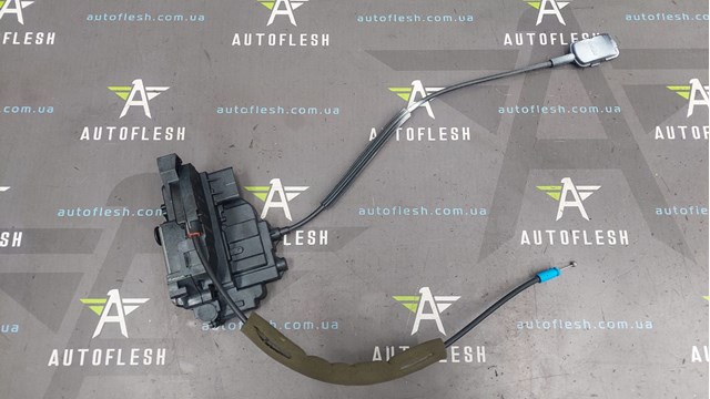 Замок двери задней левой распашной 8200497672 RENAULT