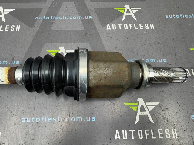 RENAULT 8200499585 Полуось (привод) передняя левая в наличии Черкассы
