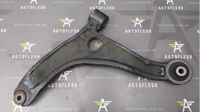 RENAULT 8200688875 Рычаг передней подвески нижний правый в наличии Сумы