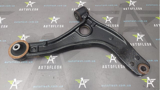 Рычаг передней подвески нижний, правый 8200688875 RENAULT
