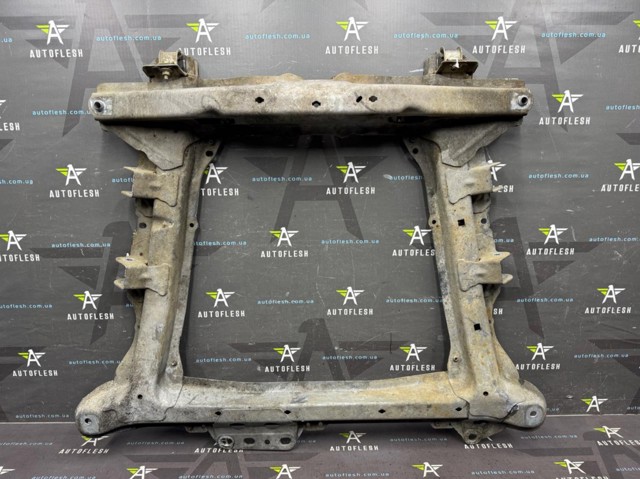 Балка передней подвески 8200741079 RENAULT