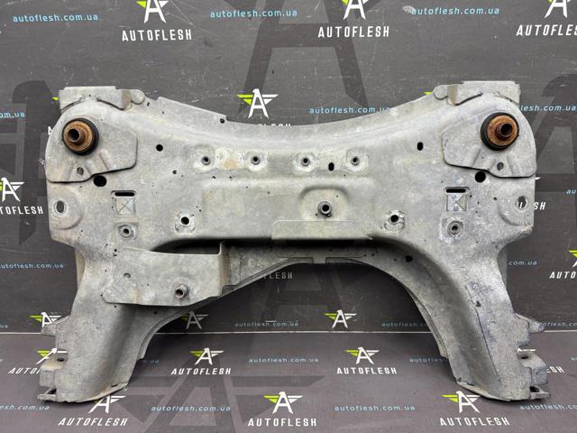 Передняя балка 8200742911 RENAULT