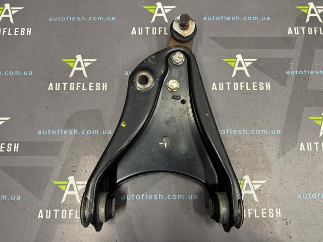 Рычаг передней подвески нижний левый 8200942417 RENAULT