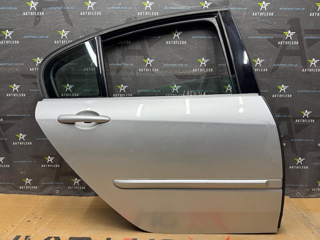 Задняя правая дверь 821000022R RENAULT
