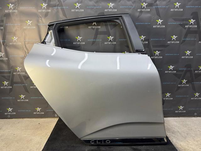 Задняя правая дверь 821008513R RENAULT