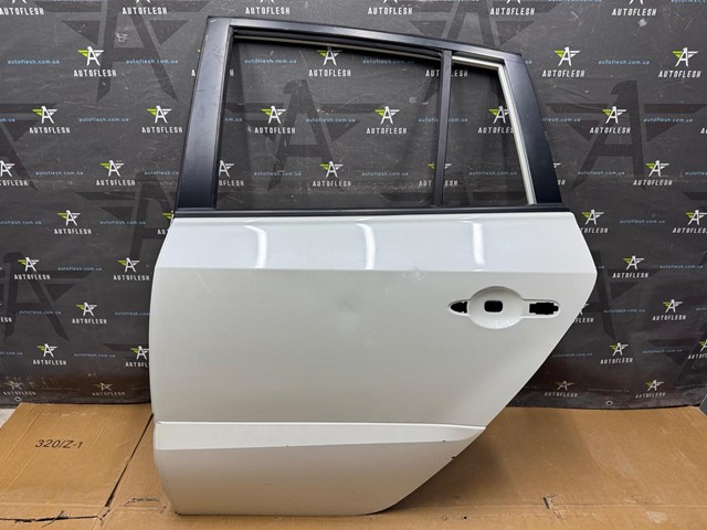 Задняя левая дверь 821010025R RENAULT