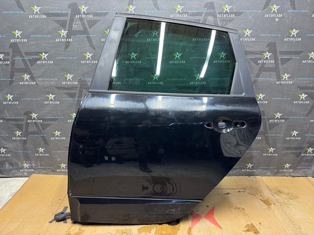 Дверь пассажирская задняя левая 821012747R RENAULT