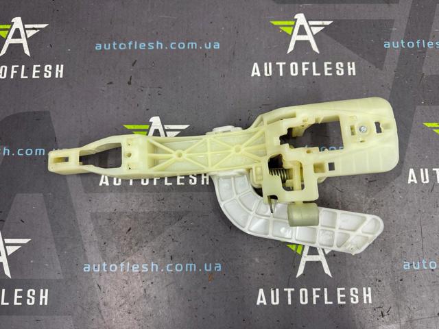 Держатель наружной ручки двери, задней левой 836553Z000 HYUNDAI