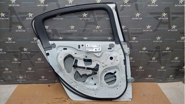 9006S0 PEUGEOT Дверь задняя левая купить в Николаев