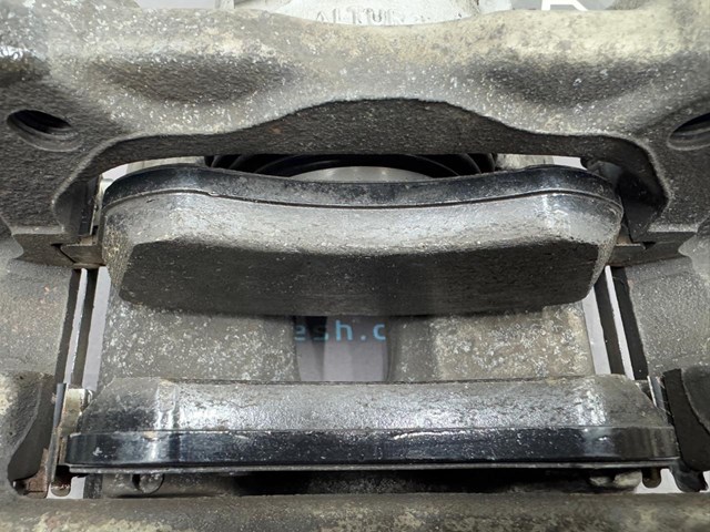 MERCEDES A2044212381 Суппорт тормозной передний левый в наличии Украина