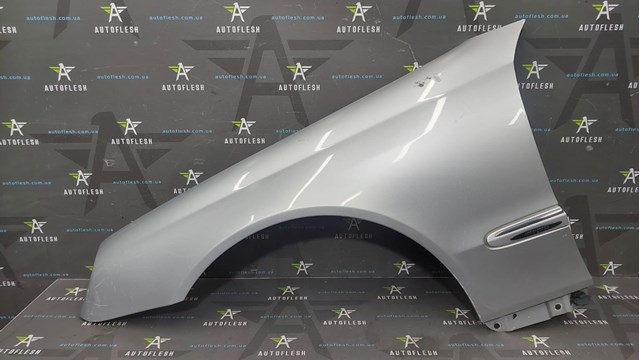Крыло переднее левое Mercedes CLK