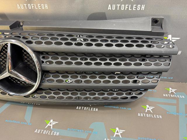 MERCEDES A6398800185 Решетка радиатора в наличии Львов