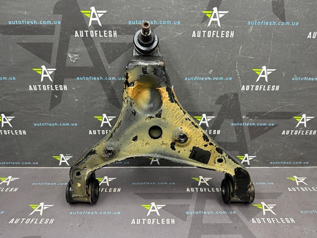 Правый рычаг передней нижней подвески A9063304107 MERCEDES