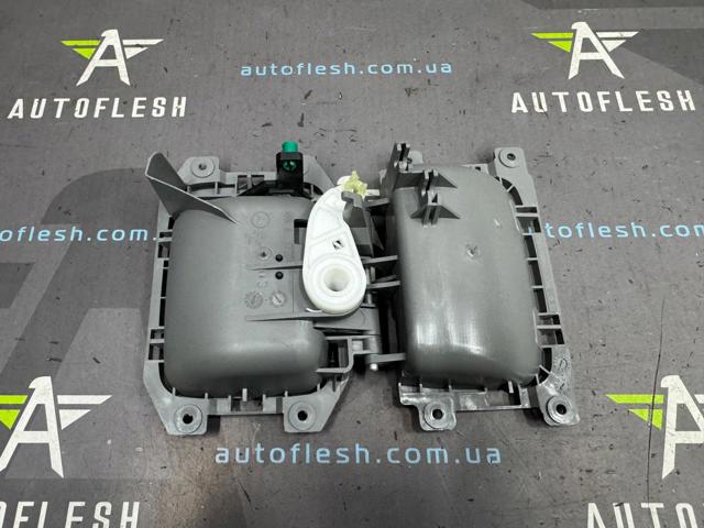VAG A9067600061 Ручка двери задней (распашной) правая внутренняя в наличии Киев