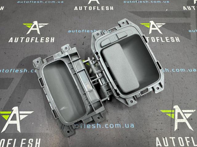 Ручка задней (распашной) двери, правая внутренняя A9067600061 VAG