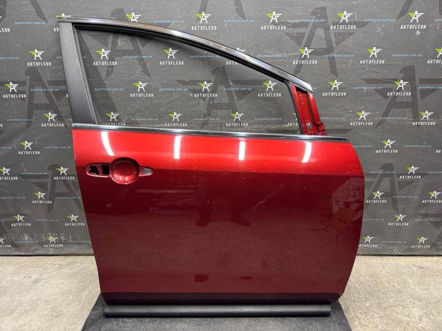 Пассажирская передняя дверь EGY15802XP MAZDA