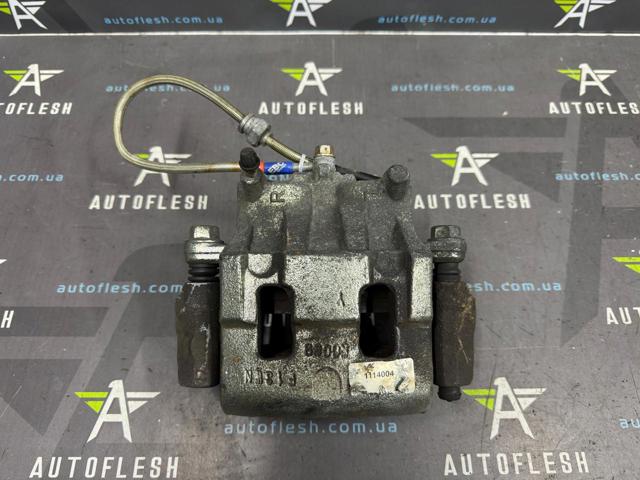 L2063361X Mazda Суппорт тормозной передний правый