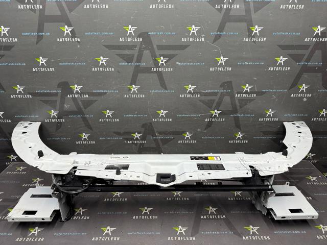 Суппорт радиатора верхний LR048565 LAND ROVER