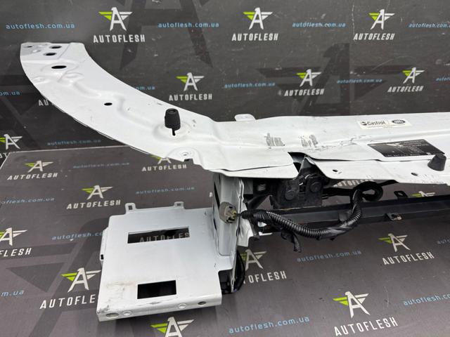 LAND ROVER LR048565 Верхняя рамка радиатора в наличии Черновцы