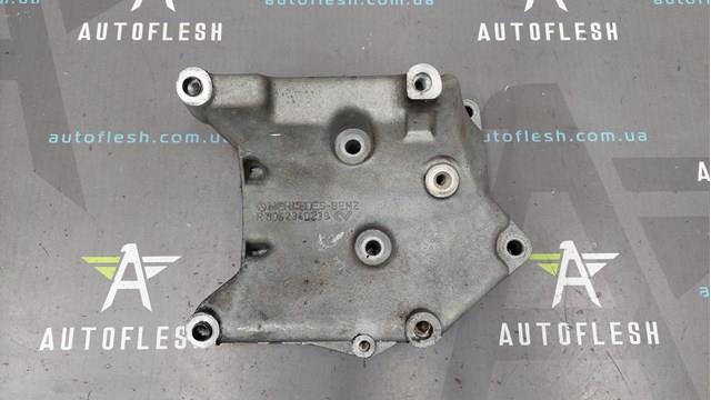 Кронштейн компрессора кондиционера R6052340239 MERCEDES
