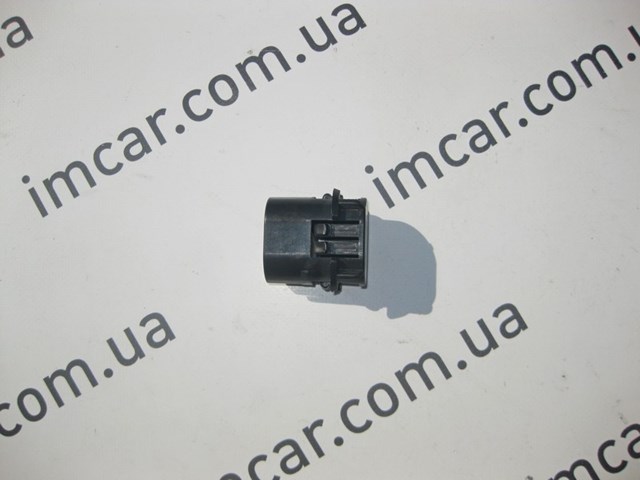 A0995040002 Mercedes кронштейн радиатора верхний