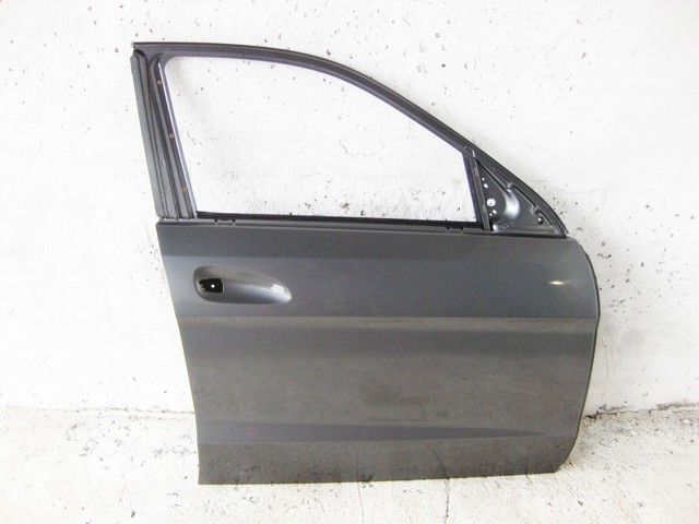 Пассажирская передняя дверь A1667200205 MERCEDES