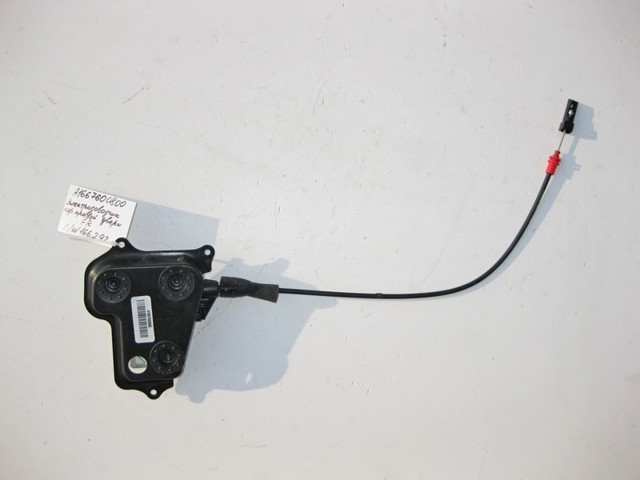 Замок передней пассажирской двери A1667600800 MERCEDES