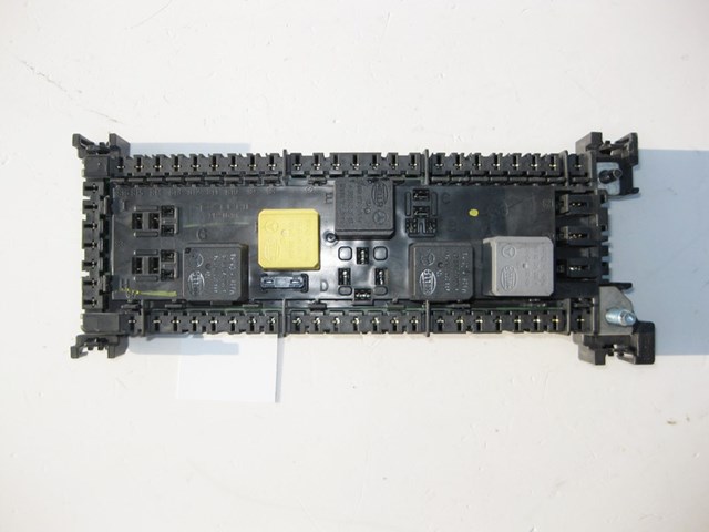 Блок предохранителей и реле A1669063901 MERCEDES