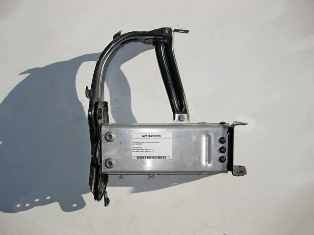 Левый кронштейн переднего бампера A2116200795 MERCEDES
