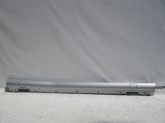 Накладка (молдинг) порога наружная правая A2126981554 MERCEDES