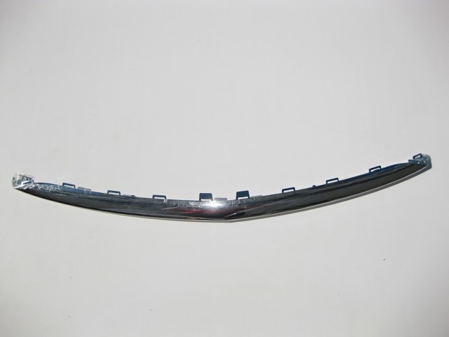 Молдинг переднего бампера, центральный A2138857000 MERCEDES