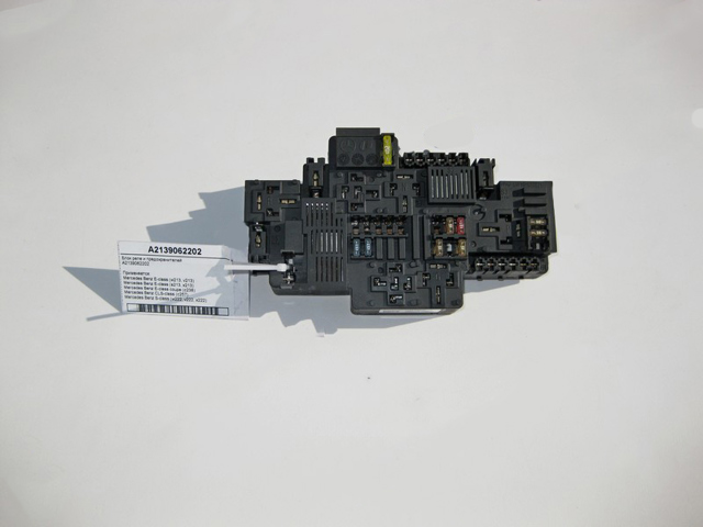 Коробка предохранителей A2139062202 MERCEDES